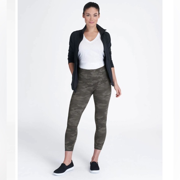 SPANX Pants - 🍄 SPANX Camo Print Look At Me Now Cropped Leggings